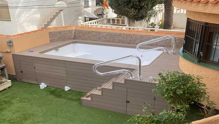 Forrar Piscina de Poliester Elevada con Madera Tecnológica