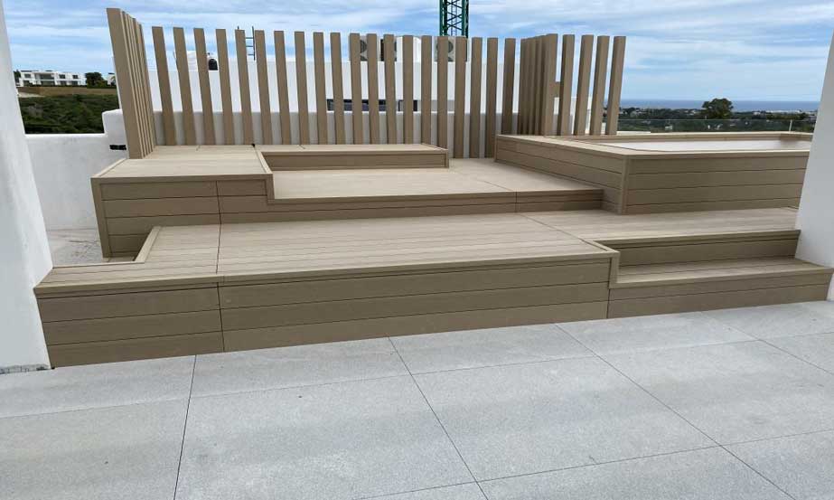 Madera Tecnológica para Piscinas de Poliéster Elevadas