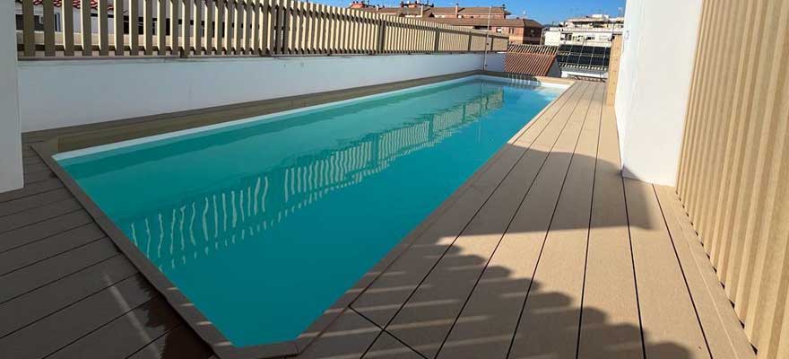 Revestimiento exterior de piscina de poliéster elevada
